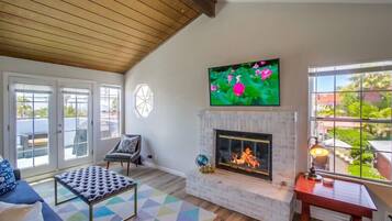 Smart-tv en een open haard