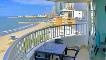 Premium Apartment (1003) | Pemandangan pantai/laut