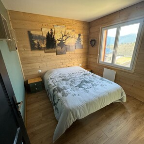 3 bedrooms, iron/ironing board, free WiFi