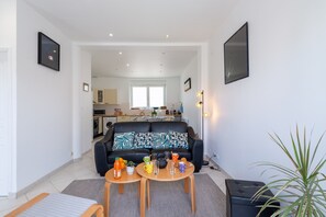 TV - Les Bleuets - - Three Bedroom Apartment, Sleeps 5 (Pléneuf-Val-André)