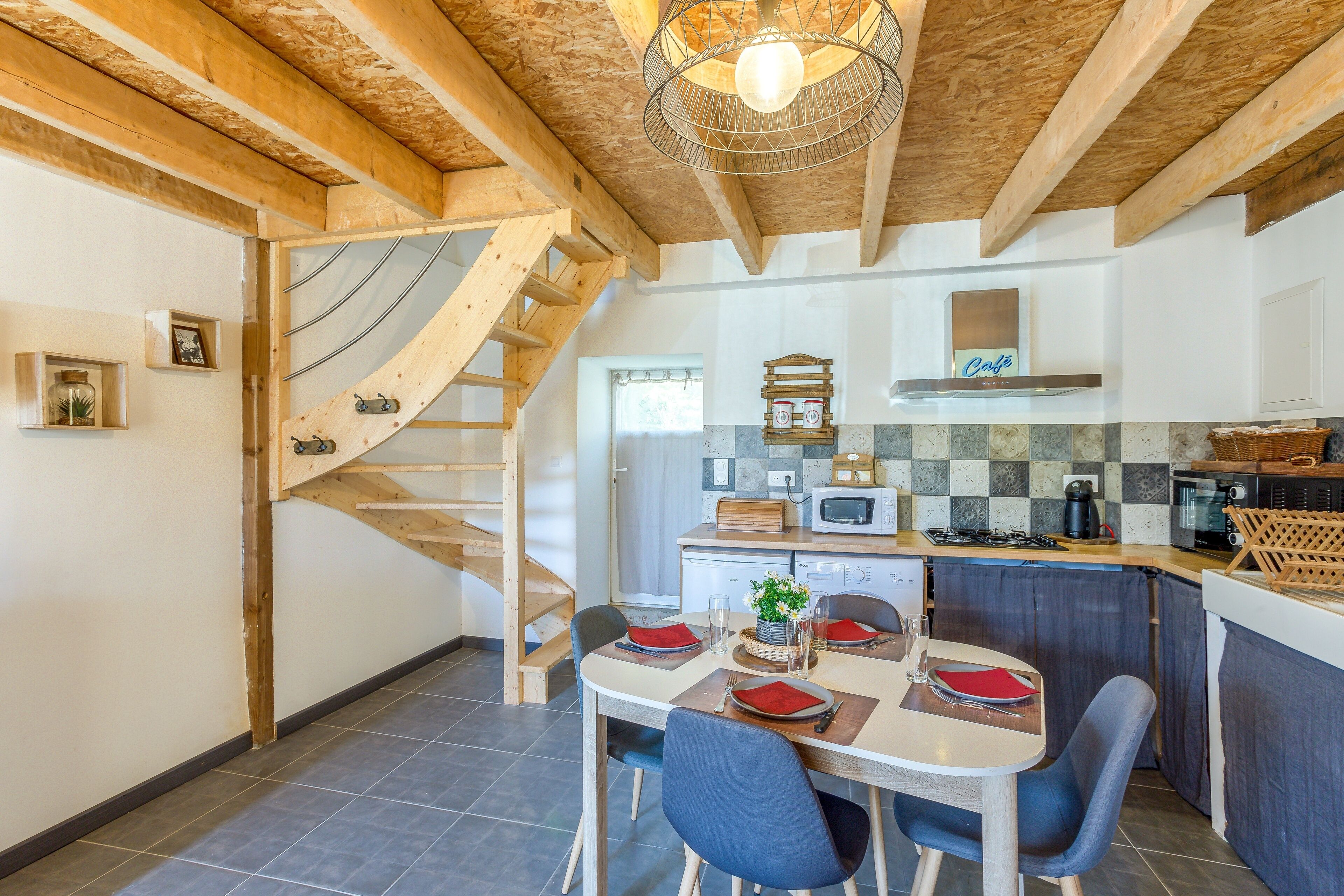 Fridge, microwave, oven, coffee/tea maker