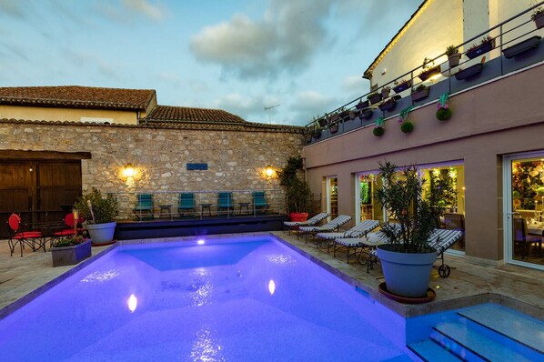 Outdoor pool, a heated pool