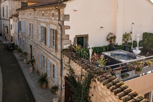 MaisonToscane 5* with AC - heated private pool, jacuzzi, billiards