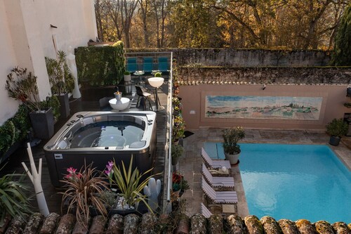 MaisonToscane 5*-piscine chauffée, jacuzzi, billard