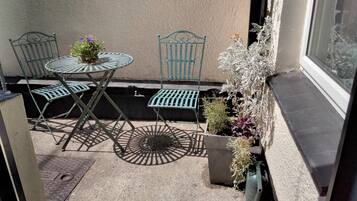 Cottage, 2 Queen Beds | Balcony