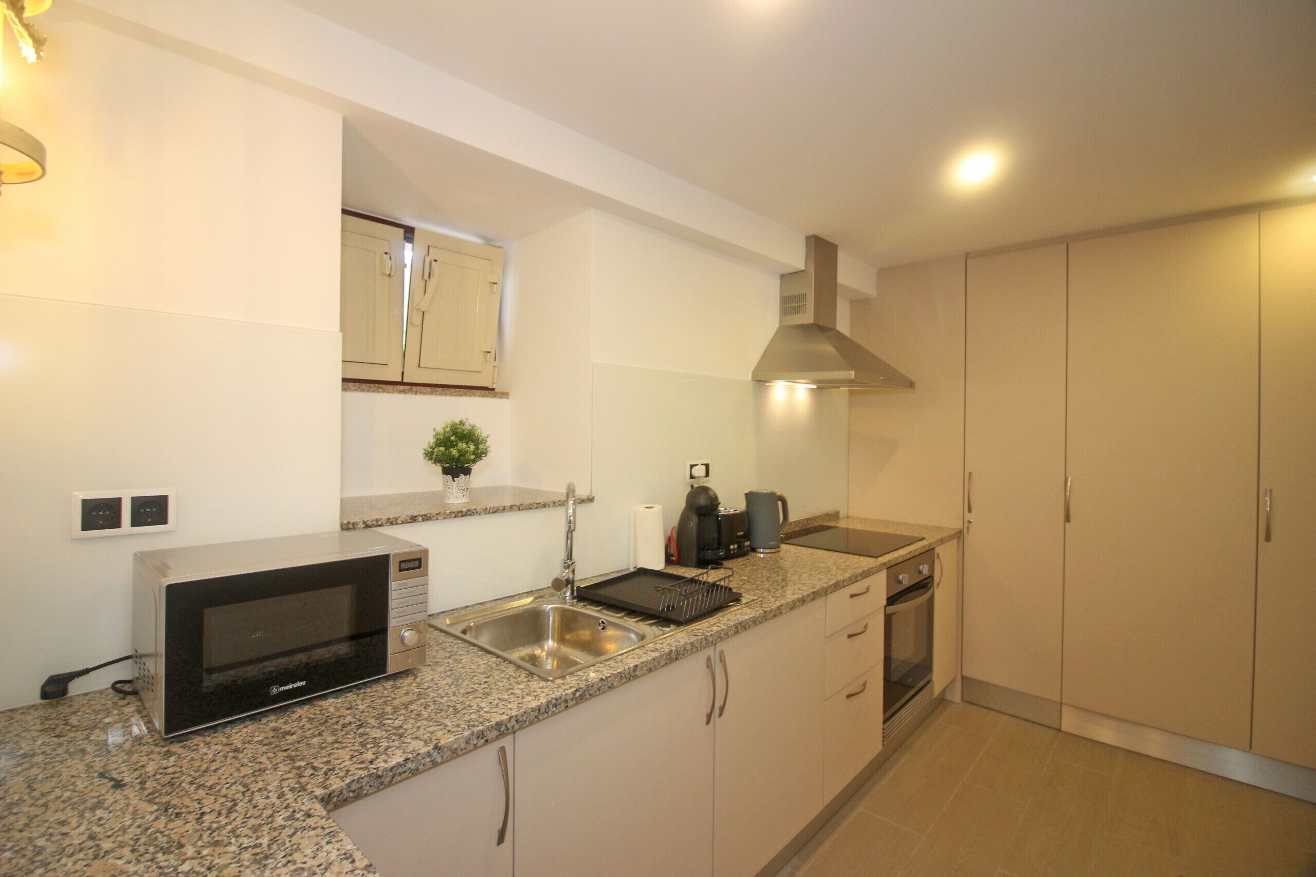 Fridge, microwave, oven, coffee/tea maker