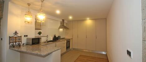 Refrigerador, microondas, horno y cafetera y tetera