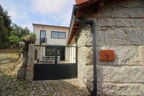 Exterior detail - House in Gerês with fireplace (Gerês)