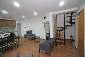 Televisión y chimenea 