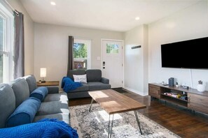 Televisión y oficina 