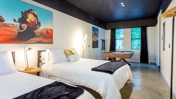 5 bedrooms, desk, iron/ironing board, WiFi