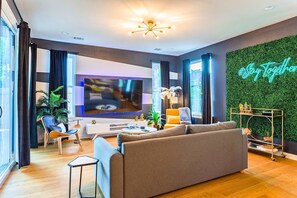 Fernseher, Stereoanlage, Arbeitsbereiche