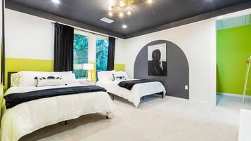 5 bedrooms, desk, iron/ironing board, WiFi