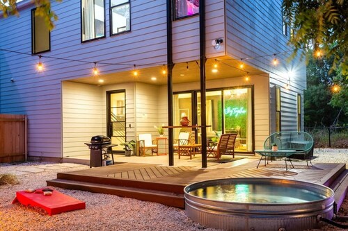 Eastside Home Near DT w Cowboy Pool & Fire Pit