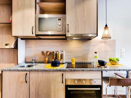 Standard Studio | Private kitchen | Mini-fridge, microwave, stovetop, dishwasher