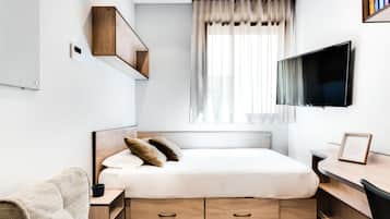 Standaard studio | 1 slaapkamer, donzen dekbedden, een bureau, een laptopwerkplek