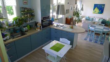 Réfrigérateur, four, plaque de cuisson, lave-vaisselle