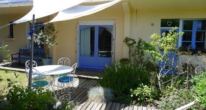 Rez de Maison Avec Jardin Arboré Privatif à 1 km de la Plage
