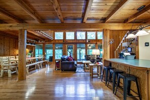 Lobby - Quietside Cabin: Sunroom, Fire Pit, Theater Den, & Stunning Views (Walland)