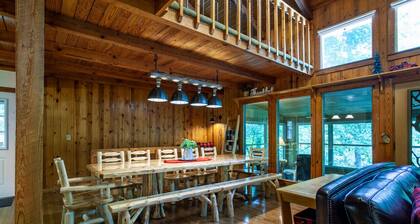 Quietside Cabin: Sunroom, Fire Pit, Theater Den, & Stunning Views