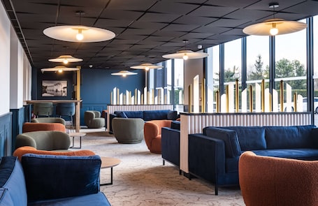 Lobby. Kyriad Tours Sud - Ballan Miré