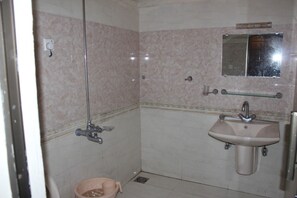 Shower, free toiletries, towels