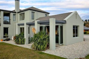 Exterior - Cosy on Kingston Summ (Albert Town)