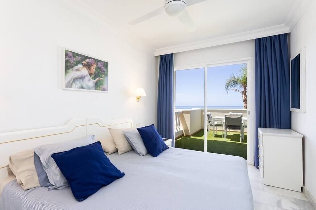 1 dormitorio, tabla de planchar con plancha, wifi y ropa de cama