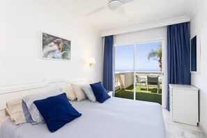 1 dormitorio, tabla de planchar con plancha, wifi y ropa de cama