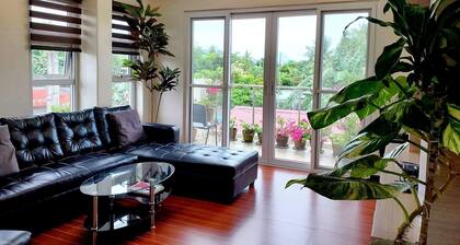 Luxury house fits 10+, good wifi, perfect location in sunny Bicolandia to enjoy.