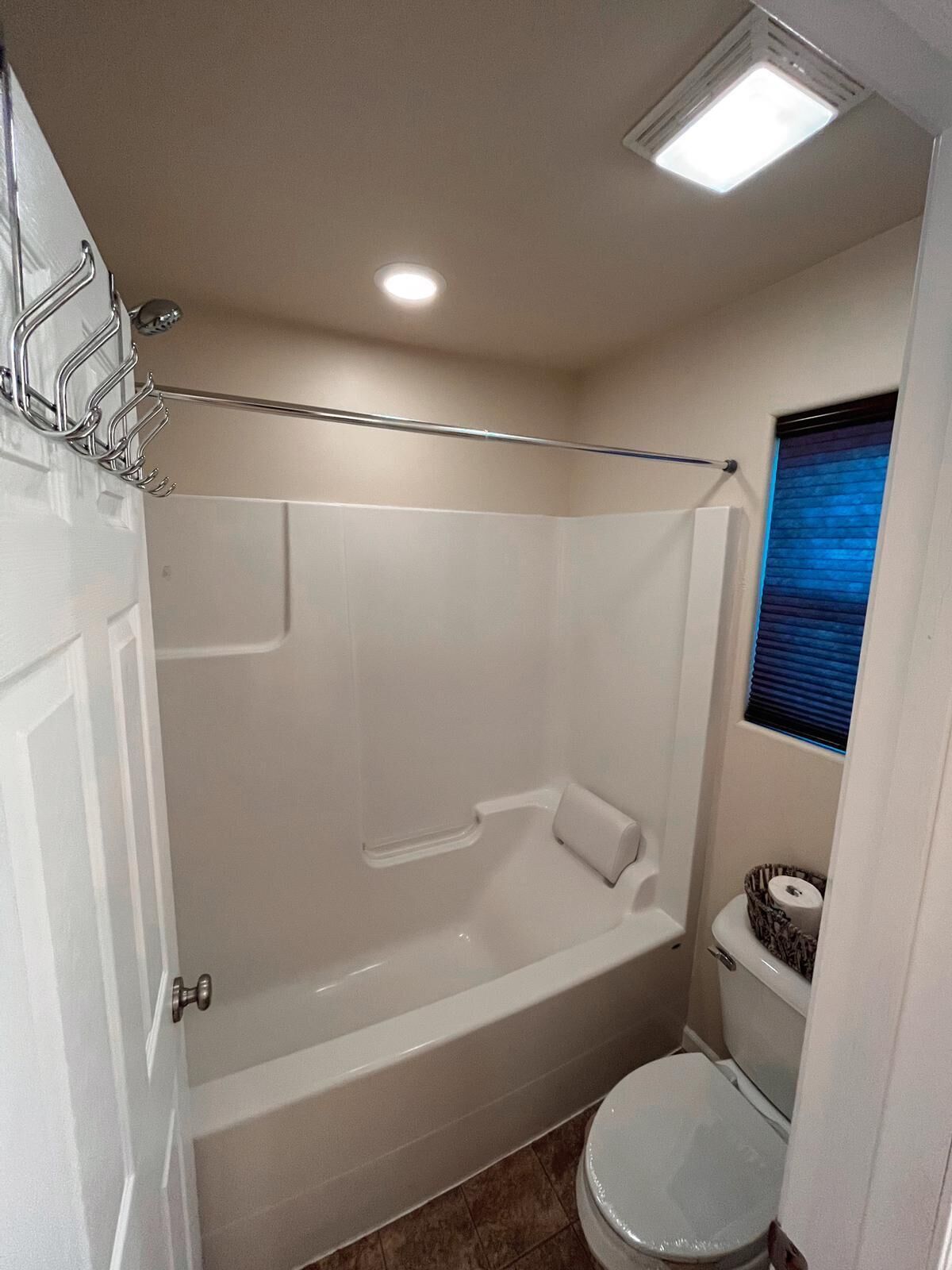 Combined shower/bathtub, hair dryer, towels, soap