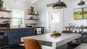 Kaffetrakter/tekoker, kjøleskap, mikrobølgeovn og ovn