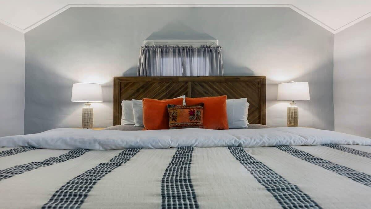 1 habitación, tabla de planchar con plancha, wifi y ropa de cama 