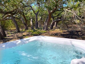 Bañera de hidromasaje al aire libre