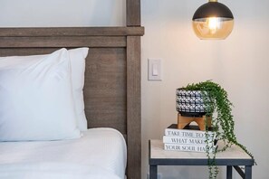 1 bedroom, iron/ironing board, WiFi, bed sheets - Getaway at Enchanted, wWlk to Main, Hot Tub! (Fredericksburg)