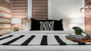 Planxa i posts de planxar, wifi i roba de llit 