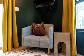 Televisión y chimenea 