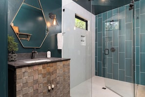 Shower, hair dryer, towels - Birdy at Ololo, Hot Tub, Fireplace, Fire pit! (Fredericksburg)
