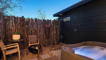 Tina de hidromasaje al aire libre