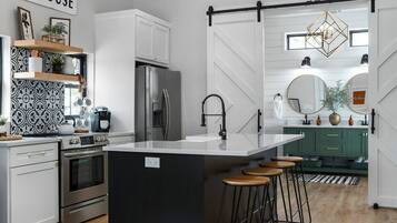 Coffee/tea maker, fridge, microwave, oven