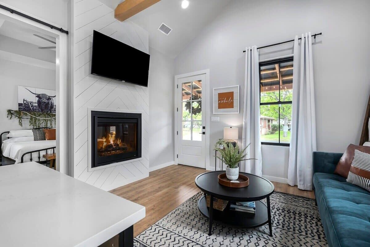 TV, fireplace, offices