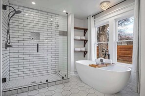 Bathtub, hair dryer, towels, shampoo
