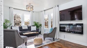 TV, lareira, escritórios