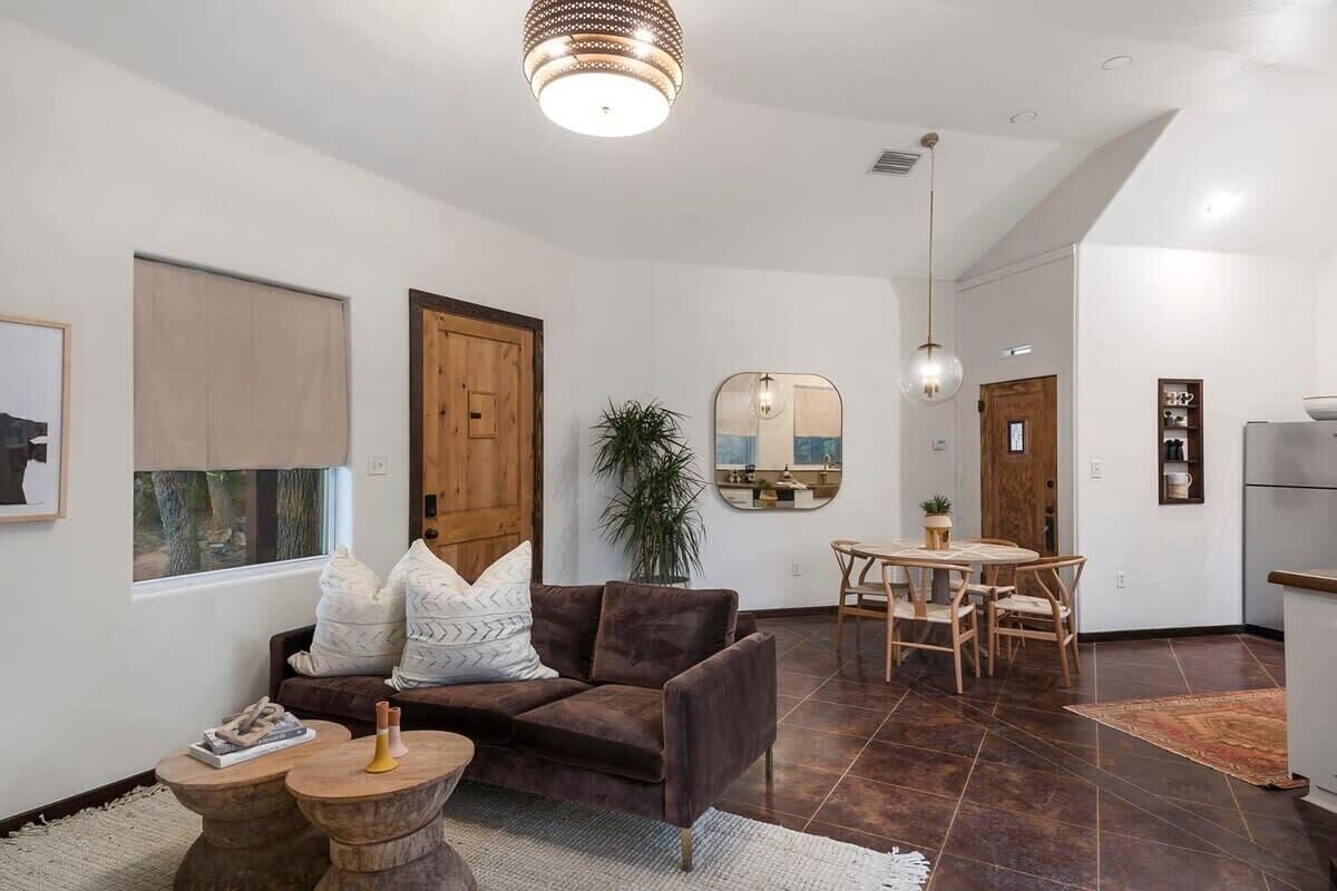 TV, fireplace, offices