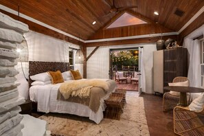 Unclassified image, 2 of 21, button - Falling Star, Hot tub, Pet Friendly, Secluded! (Fredericksburg)