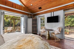 Unclassified image, 4 of 21, button - Falling Star, Hot tub, Pet Friendly, Secluded! (Fredericksburg)