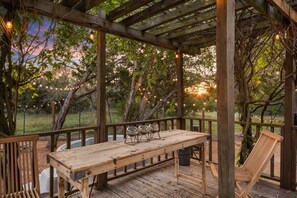 Unclassified image, 4 of 21, button