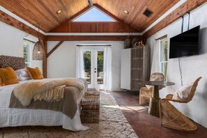 Unclassified image, 3 of 21, button - Falling Star, Hot tub, Pet Friendly, Secluded! (Fredericksburg)