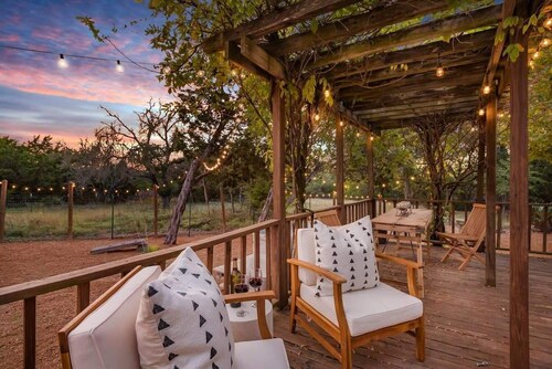 Falling Star, Hot tub, Pet Friendly, Secluded!