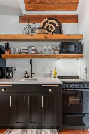 Fridge, microwave, oven, stovetop - Falling Star, Hot tub, Pet Friendly, Secluded! (Fredericksburg)